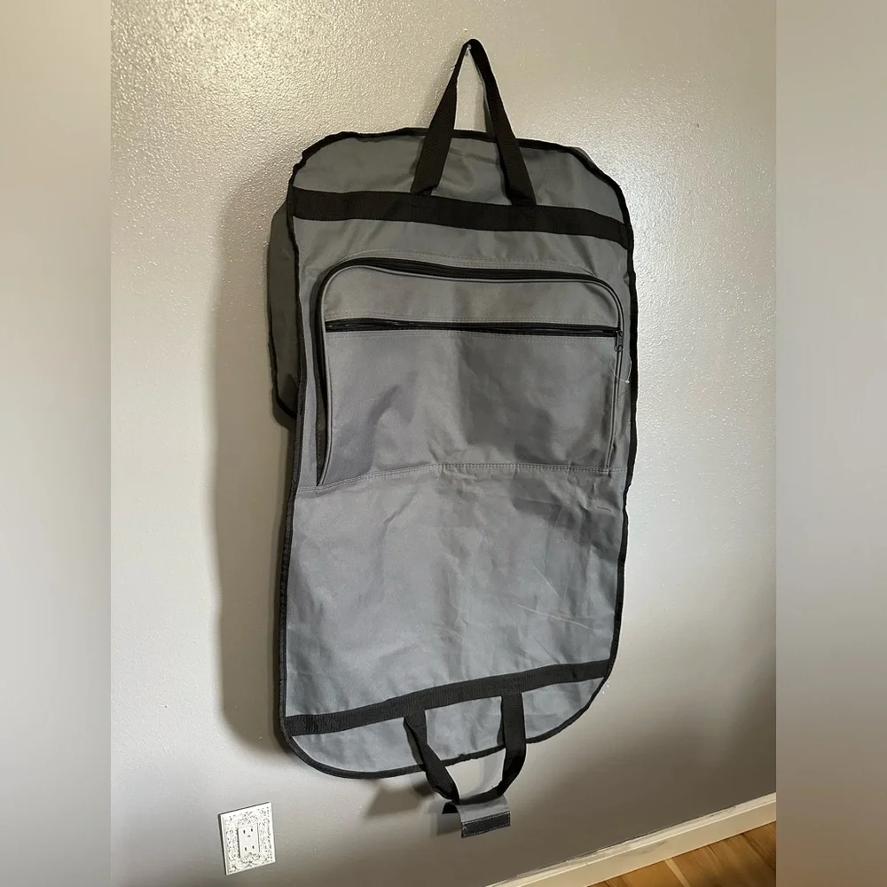 Garment bag with multiple pockets